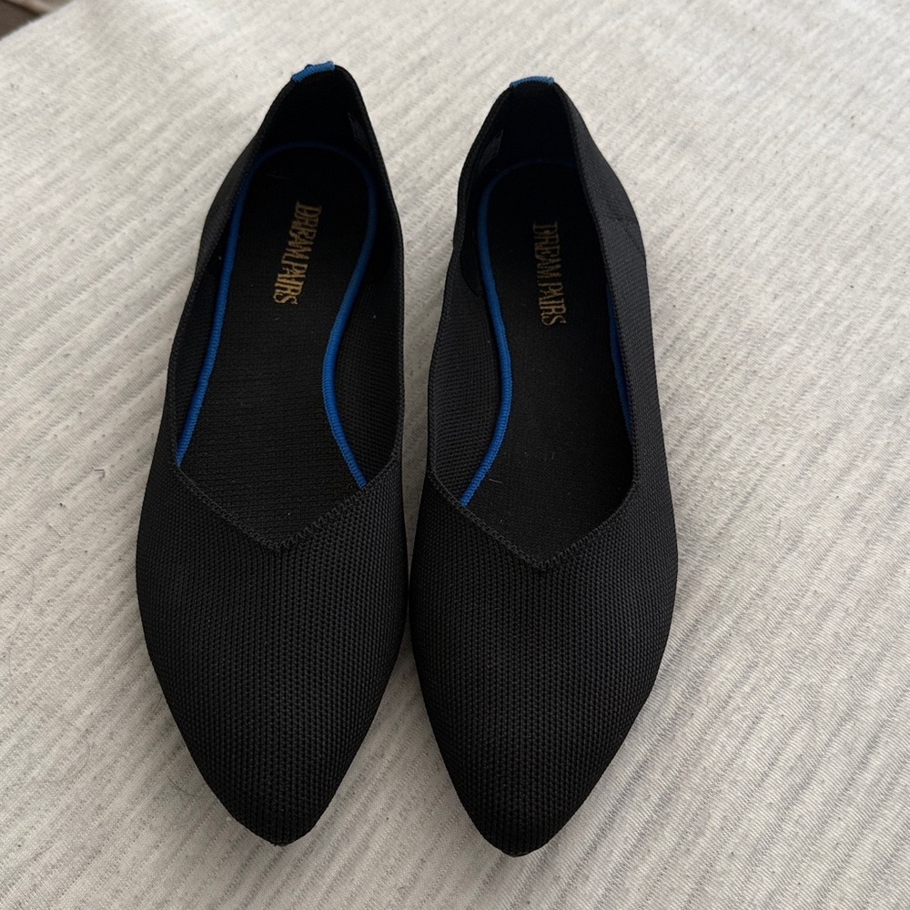 Mary Jane’s Black and Blue pointed Flats